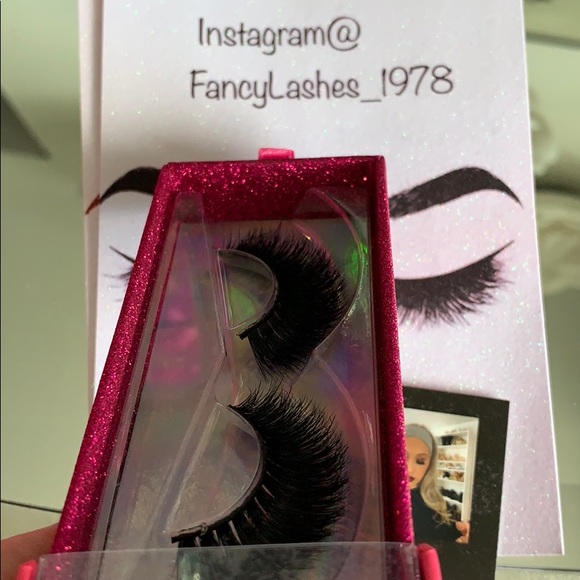 Lashes - Picture 2 of 4